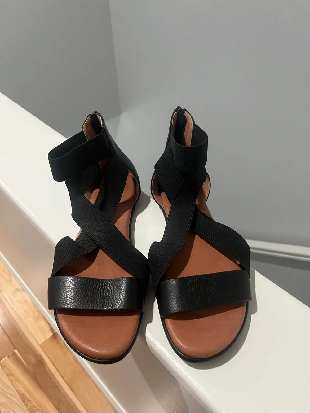 Gentle Souls Kenneth Cole 11 NWOT Black Leather Break Elastic Sandals Gladiator